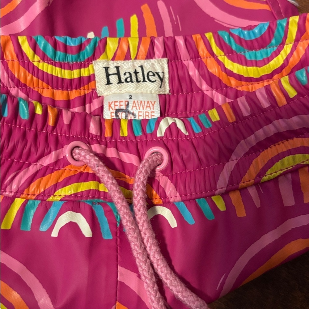 Hatley Pink Rainbow Raincoat and Boots Set
Size 2 jacket and pants size 5 boots - Picture 5 of 8